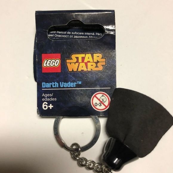 LEGO Star Wars Darth Vader Keychain - Picture 4 of 5